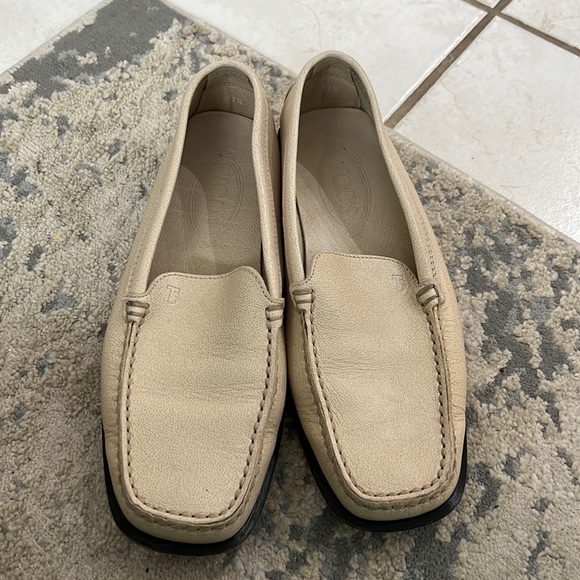 Tod’s beige leather square toed driving loafers size 37.5 - Picture 2 of 8